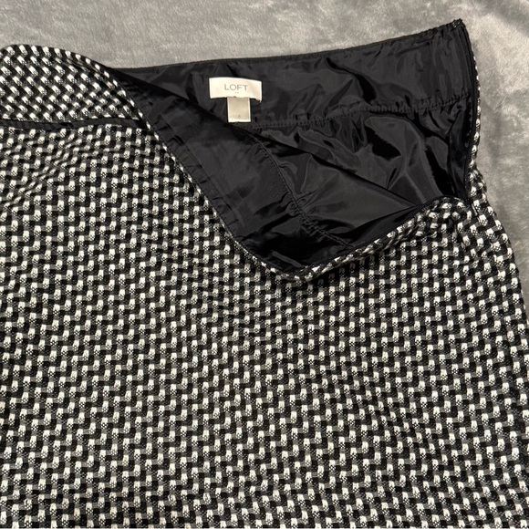 NWT Ann Taylor LOFT Black and White Patterned Skirt - Picture 2 of 7
